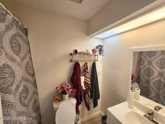 Building Photo - 7701 Baymeadows Cir W