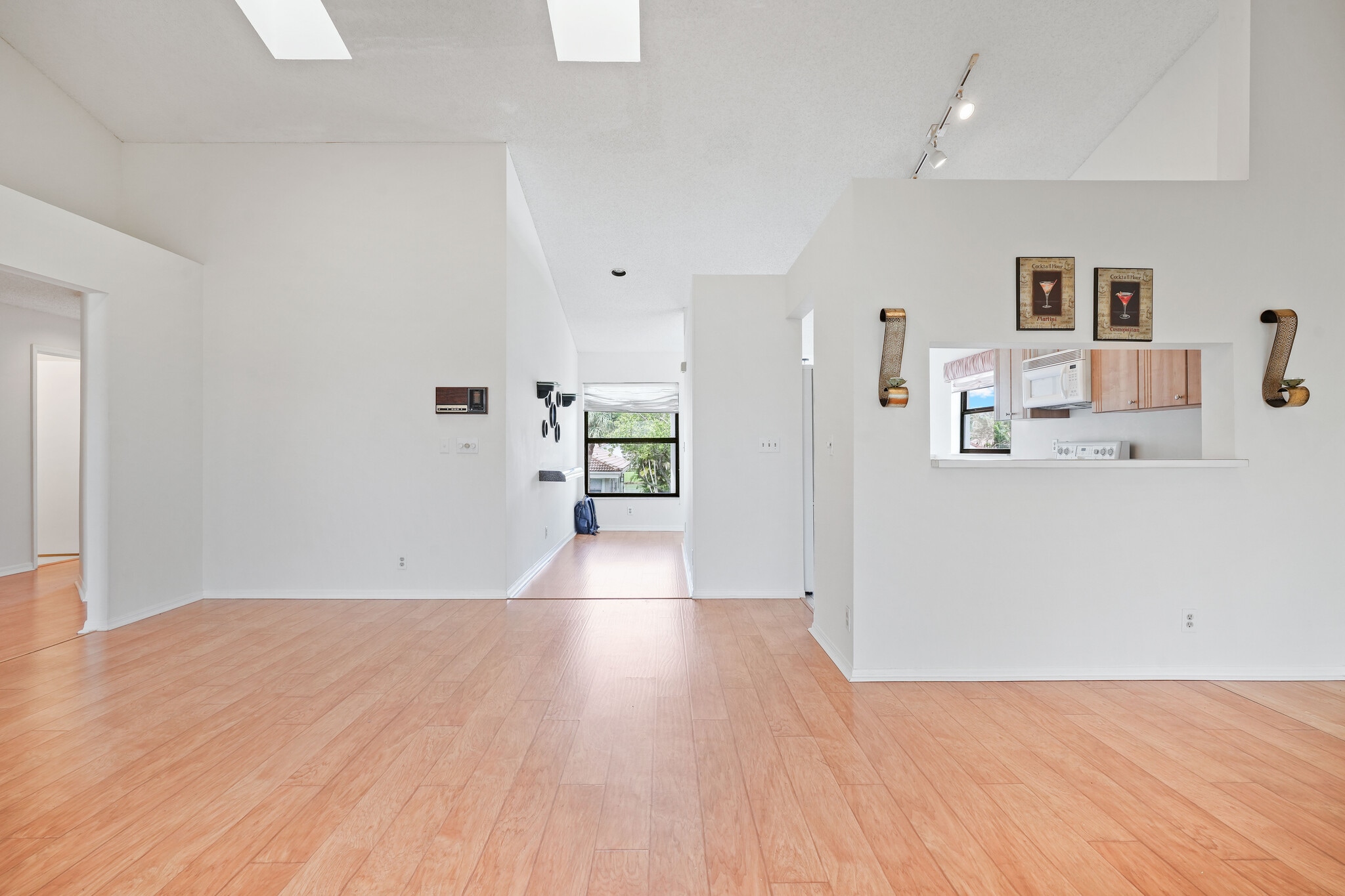 Building Photo - 10910 Lakemore Ln