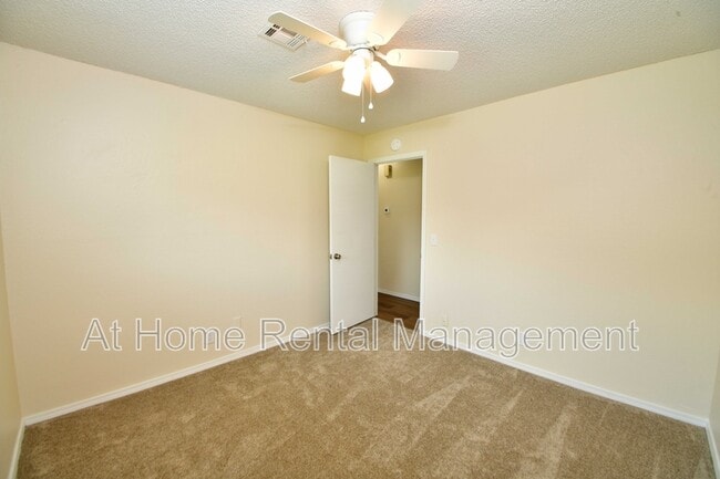 Building Photo - 401 N Fir Pl