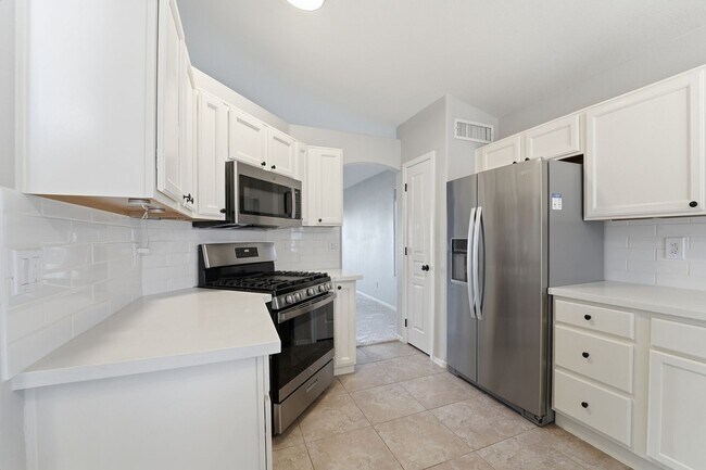 Building Photo - Welcome to this well-maintained 3-bedroom, 2-bath home in Gilbert, AZ!