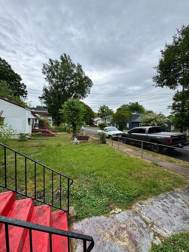 Building Photo - 3 Bed 3 Bath House near VCU and Byrd Park!