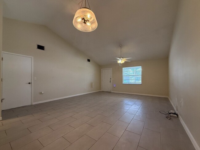 Building Photo - 4719 Silver Cir