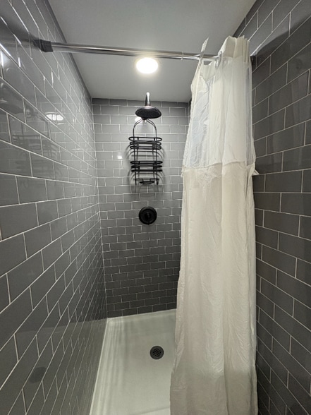 Building Photo - 6832 W Fillmore St