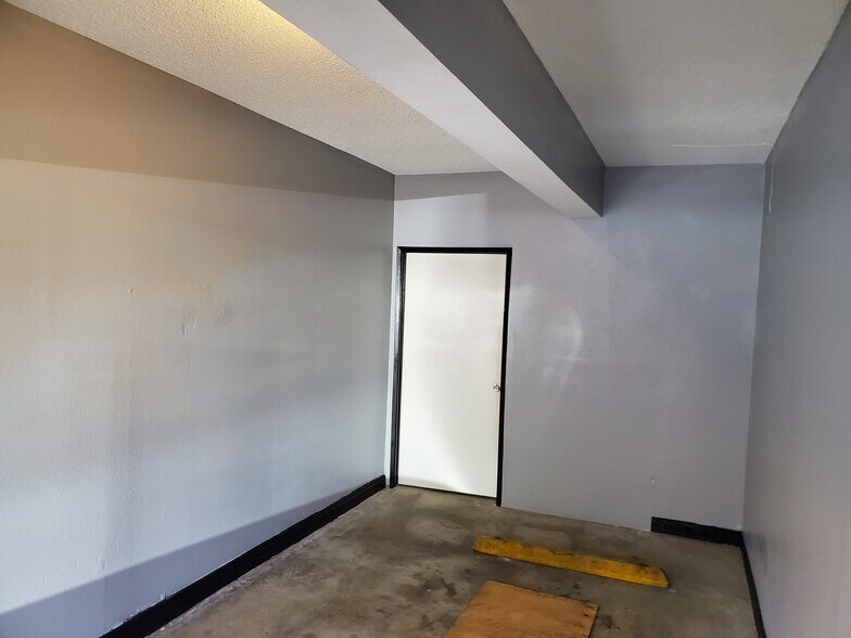 Detached Garage - 1918 Via Las Palmas