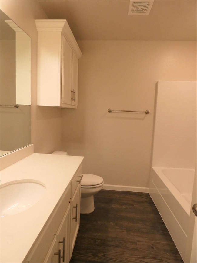 Building Photo - 405 Vail Cir