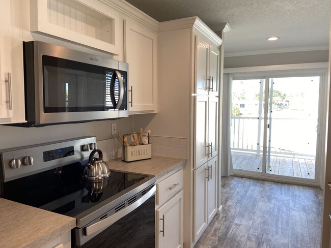 Building Photo - 488 Bimini Cay Cir