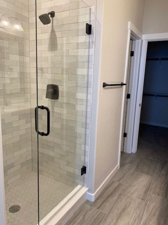 Building Photo - STUNNING 4 BED/4 BATH PATIO HOME IN FLYING HORSE!