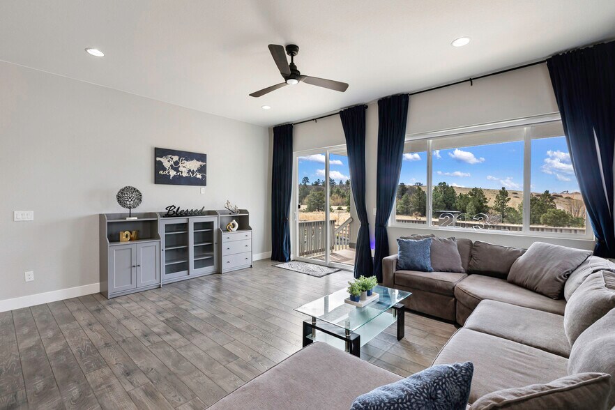 Building Photo - 2131 Seaglass St