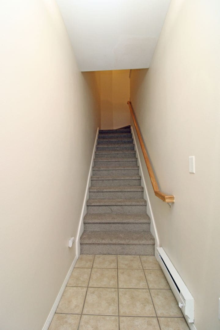 Building Photo - 1170 NE 64th Ln
