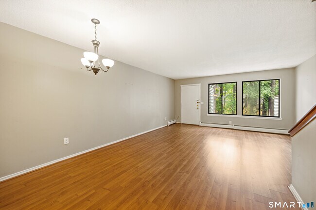 Building Photo - 5 Staunton Ct