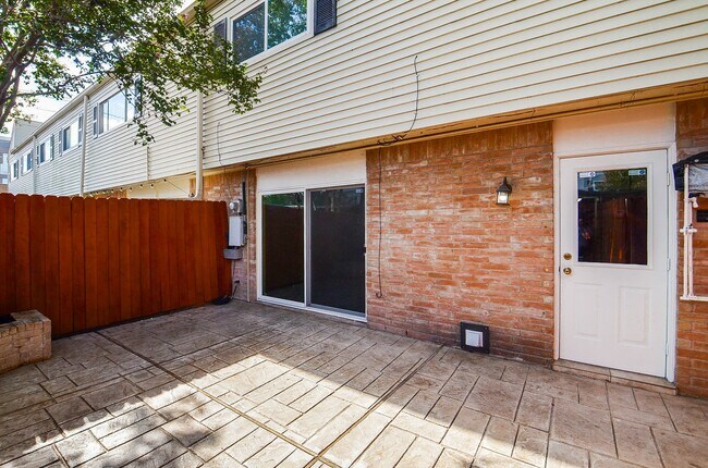 Building Photo - 13074 Trail Hollow Dr