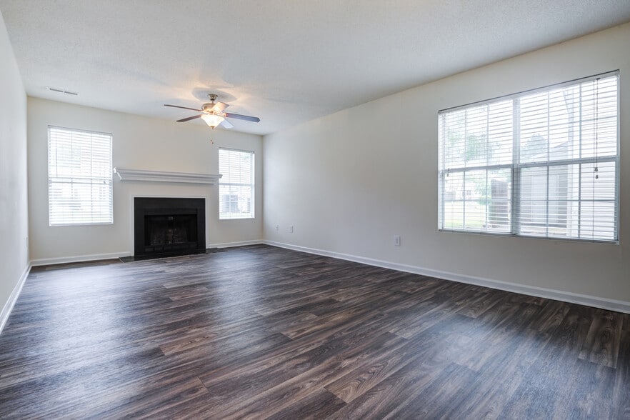 Primary Photo - Ashmore Bridge Estates Apartment Homes