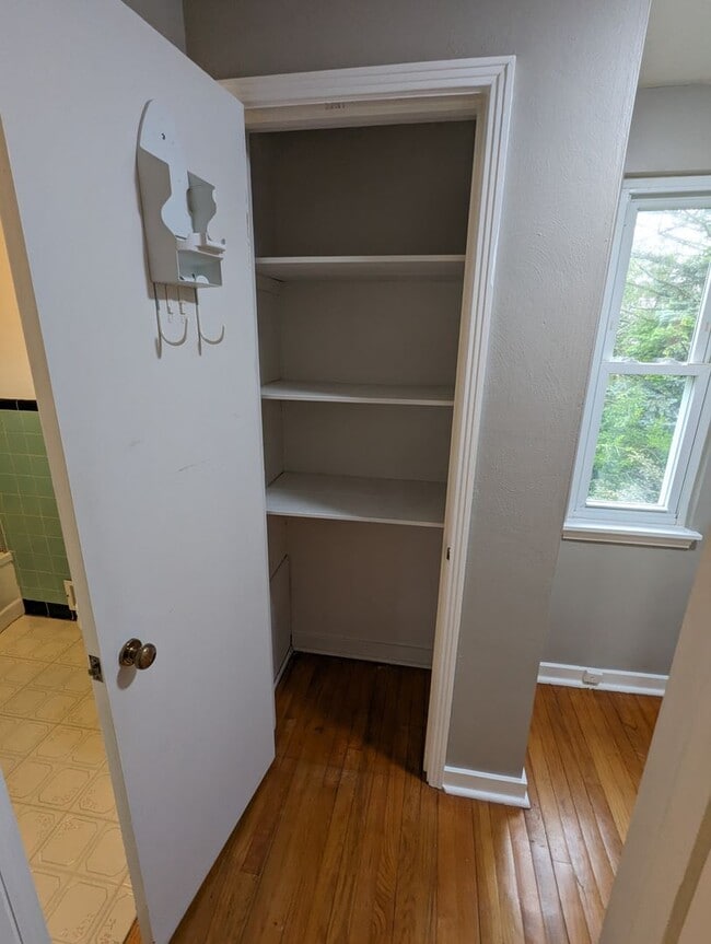 Building Photo - Cozy 2 Bedroom House near Riverview Park