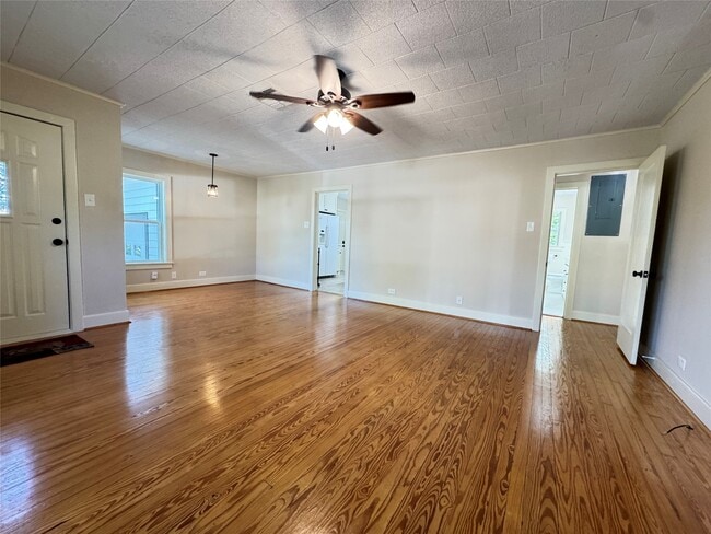 Building Photo - 1901 Marjorie St