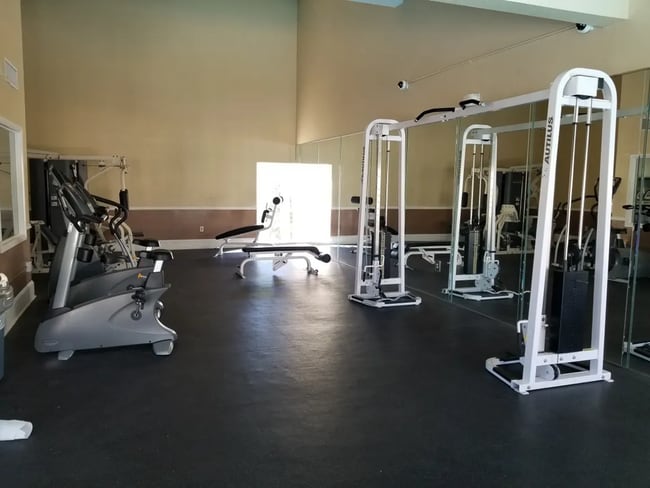 Building Photo - Avalon 2Bedrooms/1Bath Condo with front-row pool view!