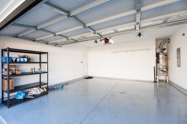 Building Photo - Stunning 5 Bedrooms, 4 Baths home in Summerfield with 2 car garage.