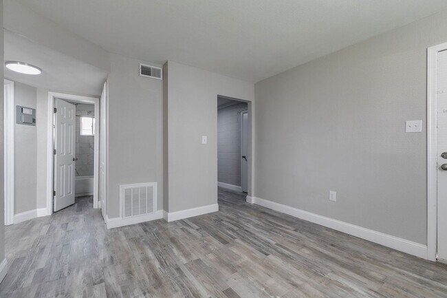 Building Photo - 1911 Whitcomb St