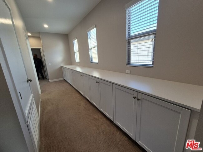 Building Photo - 383 Silk Tree Ave