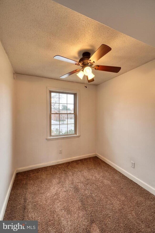 Building Photo - 2115 Suitland Terrace SE