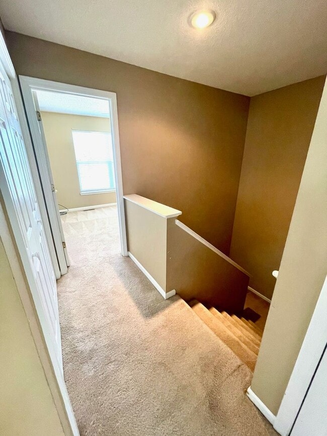 Building Photo - Spacious 3 Bedroom Home in South Columbia
