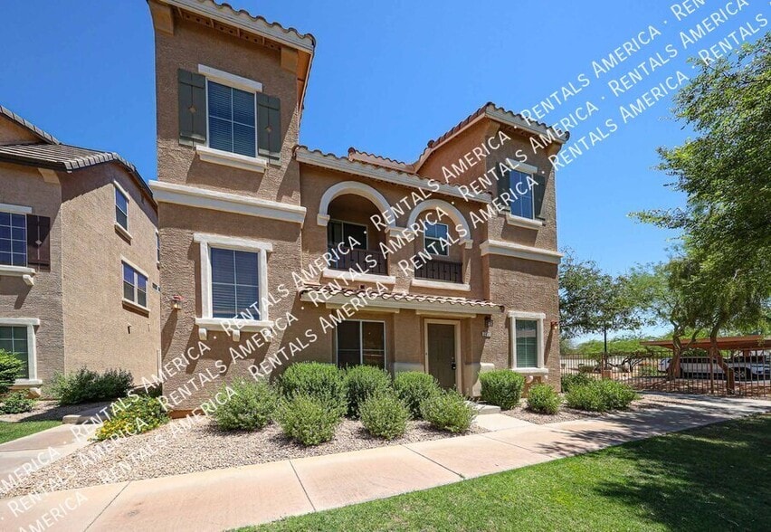 Building Photo - 747 N Port Dr