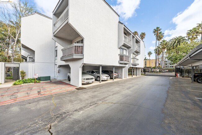 Building Photo - 1591 Ellis St