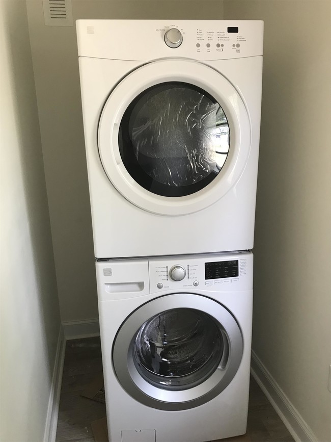 Building Photo - 602 S Powell Ave