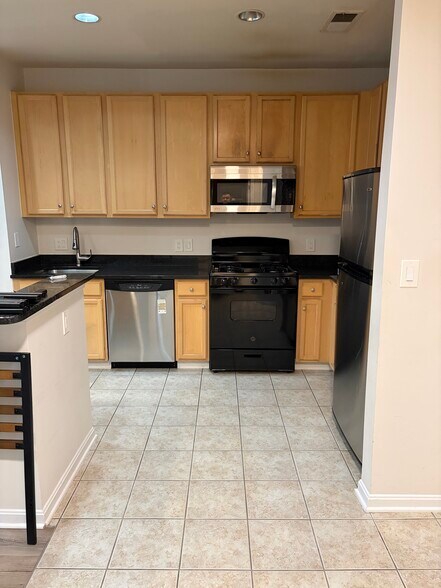 Building Photo - 2665 Prosperity Ave