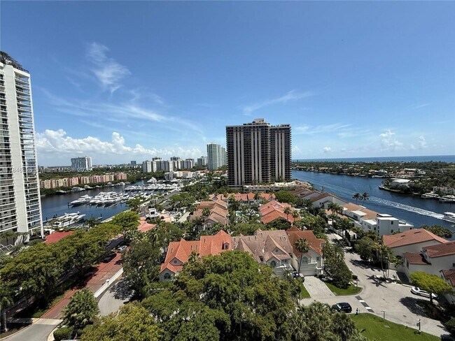 Building Photo - 19355 Turnberry Way