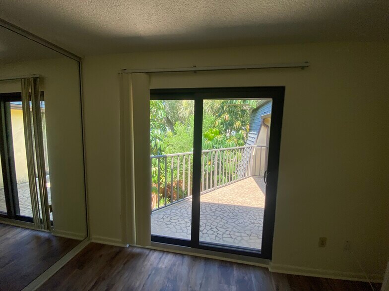 Building Photo - 3810 Saxon Dr