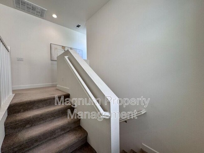 Building Photo - 38572 Rosegate Pl