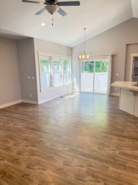 Building Photo - 158 S 140 E