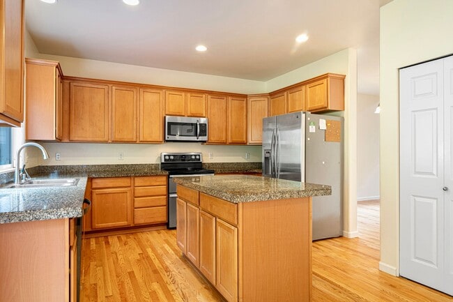 Building Photo - Timeless NW Craftsman in Sammamish | 4BR +...