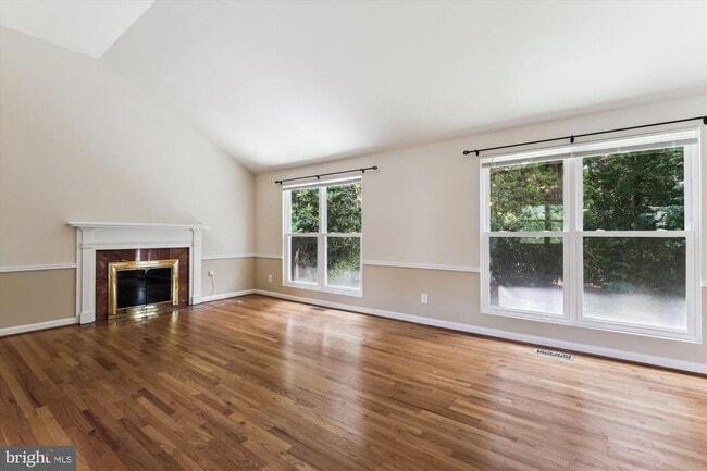 Building Photo - 6916 Southridge Dr