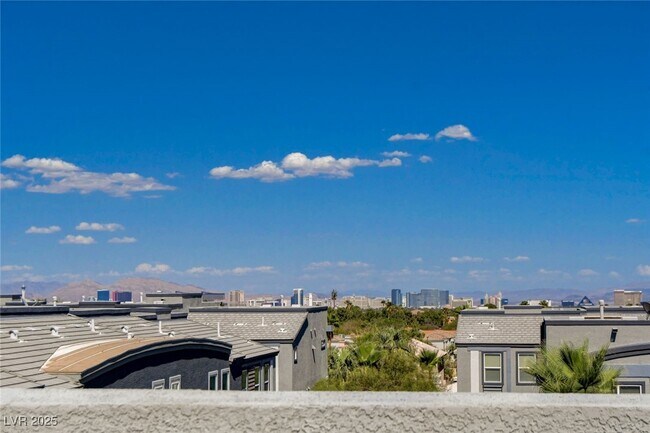 Building Photo - 9050 W Tropicana Ave