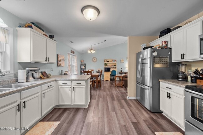 Building Photo - 1006 Hollyfield Ct