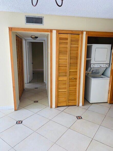 Building Photo - 1750 W 46th St