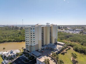 Building Photo - WATER VIEW CONDO 2/2 #714