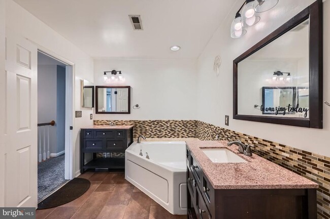 Building Photo - 9863 Greenbriar Way