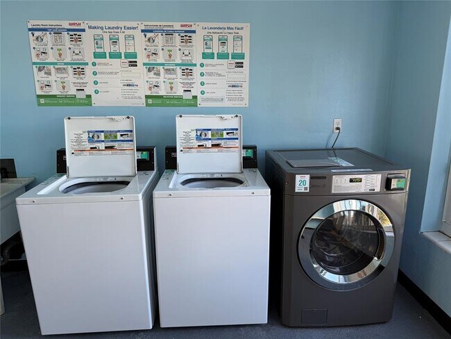 Building Photo - 3040 NE 16th Ave