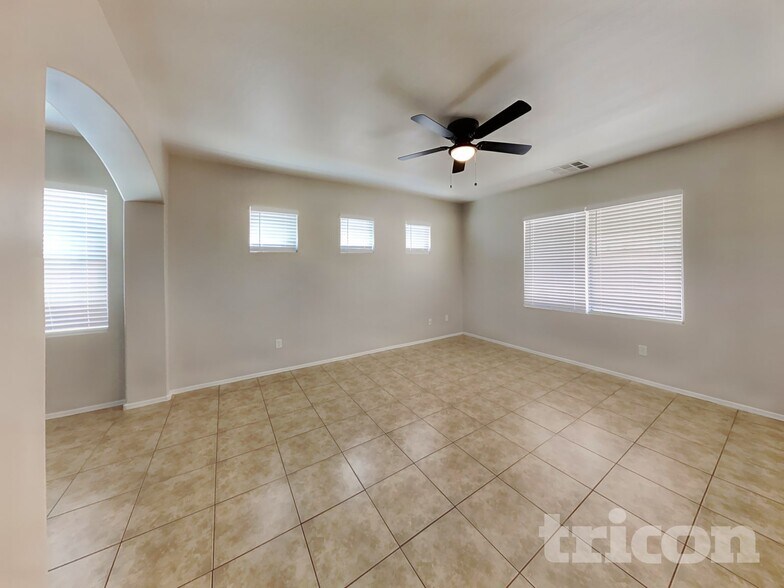 Building Photo - 3921 W Irwin Ave