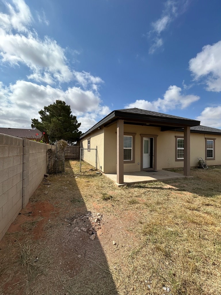 Building Photo - 11608 Catalpa St