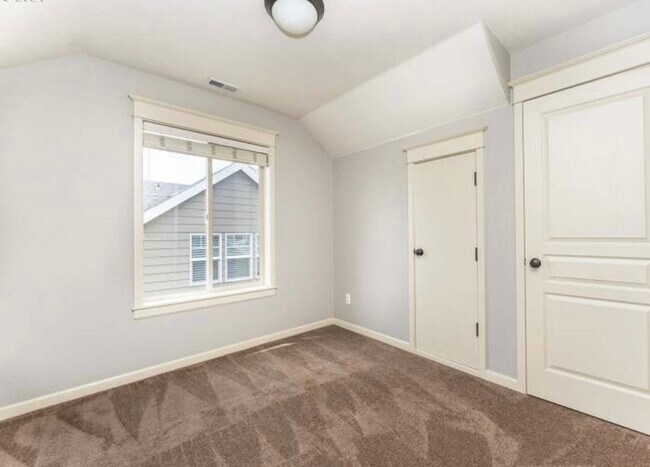 Building Photo - 3081 SE Riesling Rd