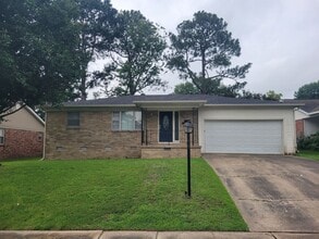 Building Photo - 6615 Blue Bird Dr