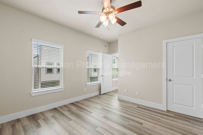 Building Photo - 9012 Lonestar Creekbend Ln
