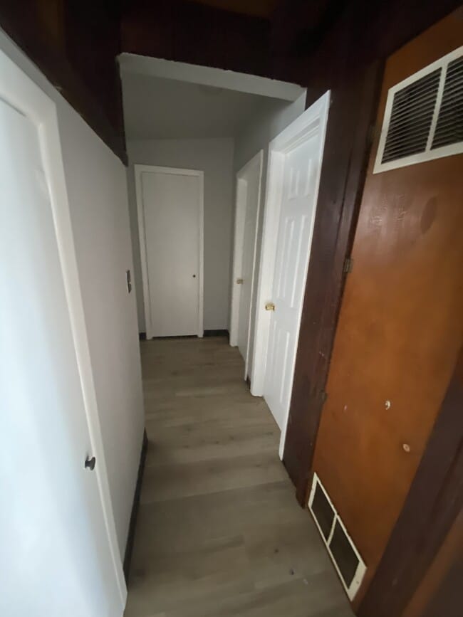 Building Photo - 619 W Poplar St