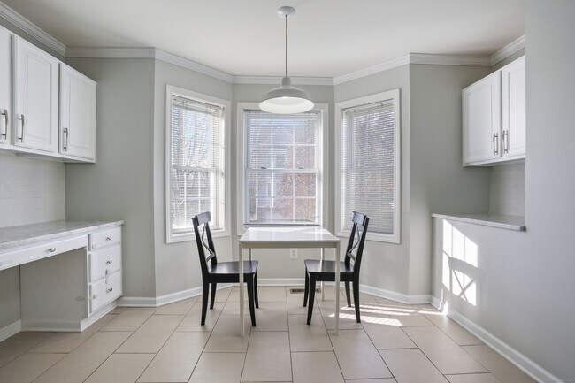 Building Photo - 1406 Pinnacle Way