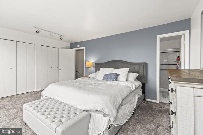 Building Photo - 2216 S Quincy St