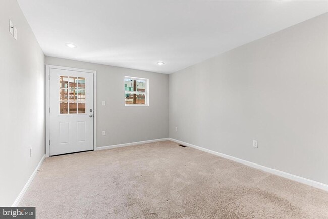 Building Photo - 1819 Light St