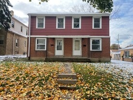 Building Photo - 233 S 74th St